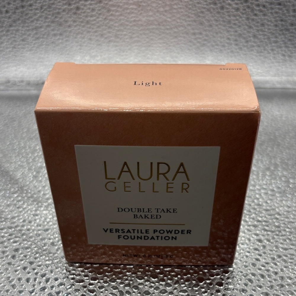 Laura Geller Double Take Baked Versatile Powder Foundation - Light new